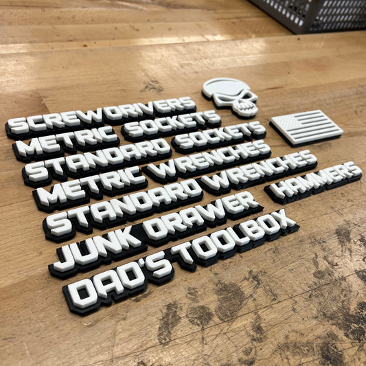 Paquete de regalo 1: insignias magnéticas de doble capa para caja de herramientas (negro sobre cepillado)